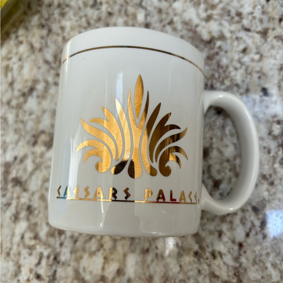 Cesar’s Palace limited edition vintage white porcelain gold trim mugs 4/1set nwt - Picture 7 of 8